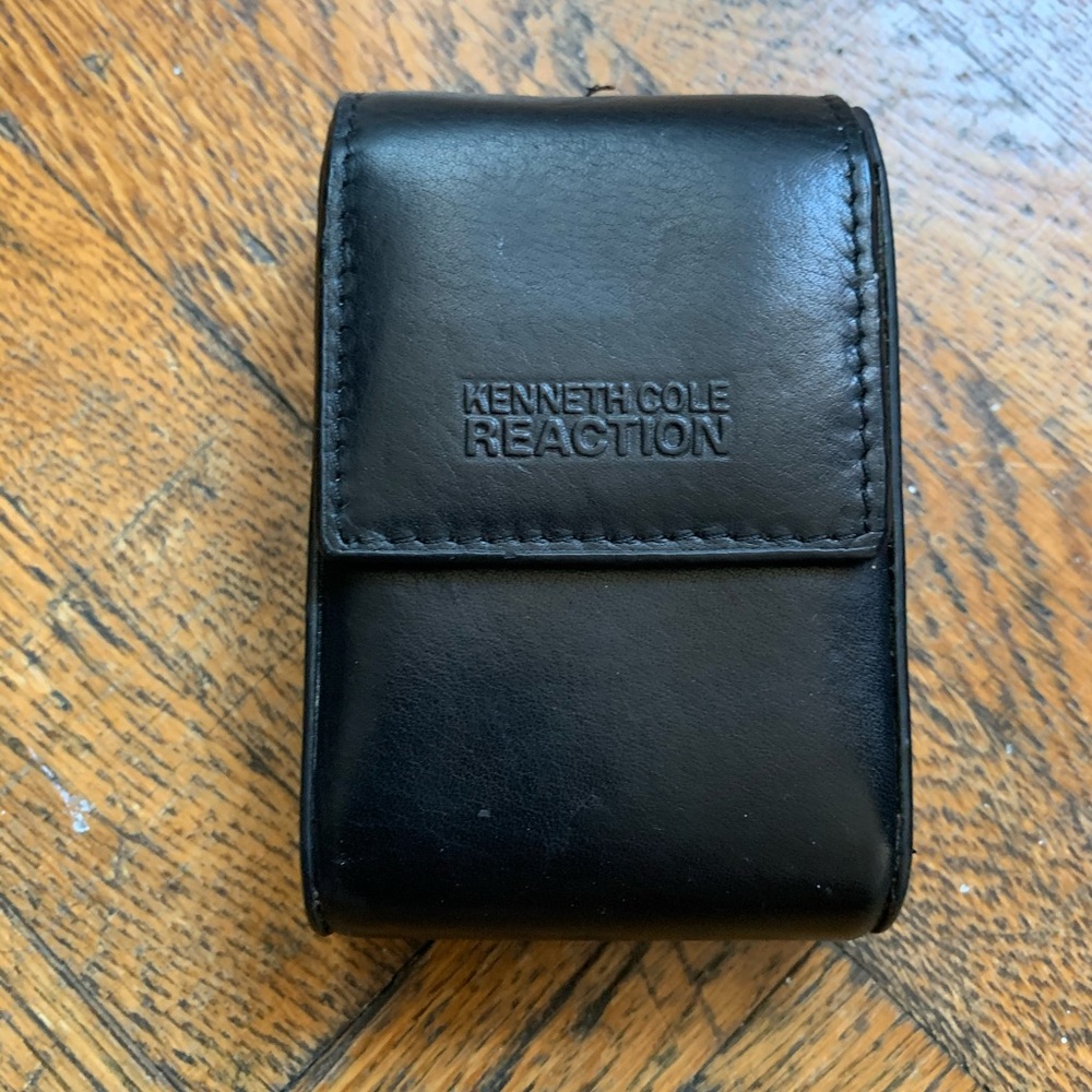 Kenneth Cole reaction black camera case